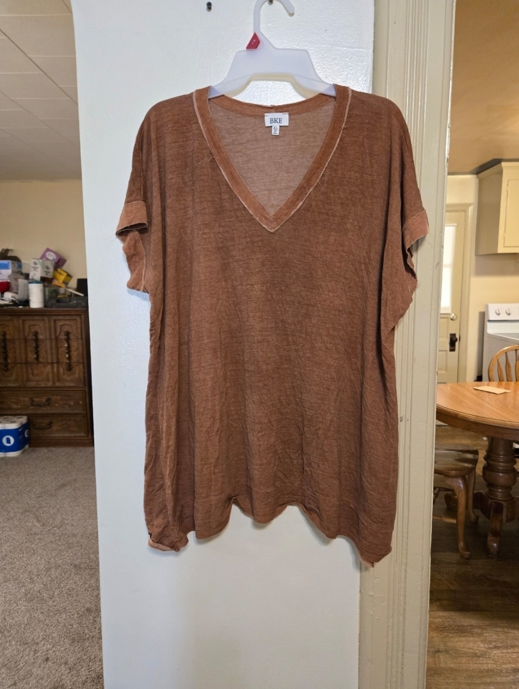 The Buckle Bke Brown V-Neck Short Sleeve Tee Size Xl In Great Condition
